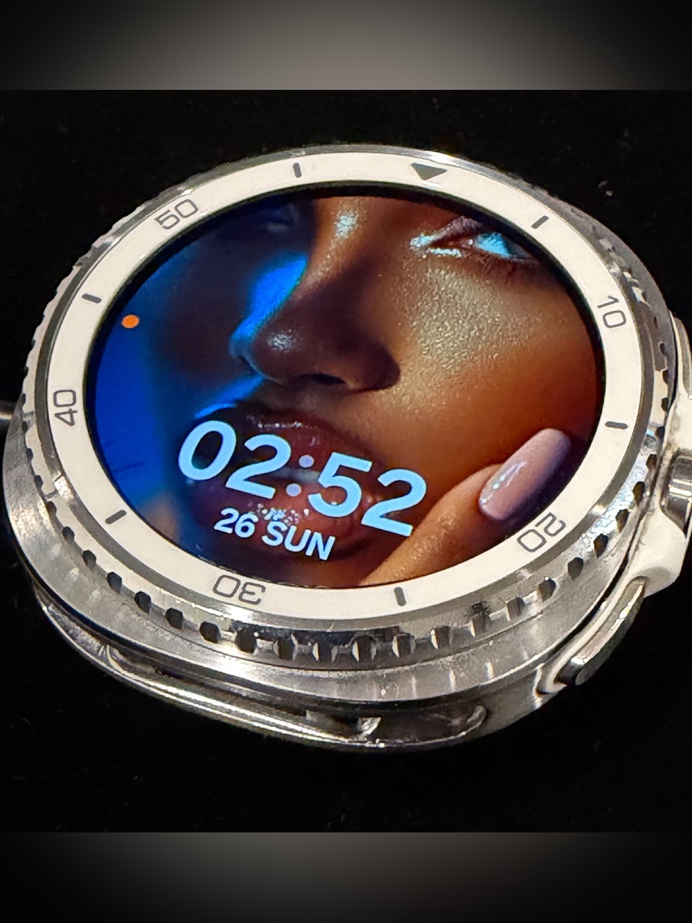 Samsung Galaxy Watch 8 Classic 46mm Silver/White | Rotating Bezel + 3 Bands